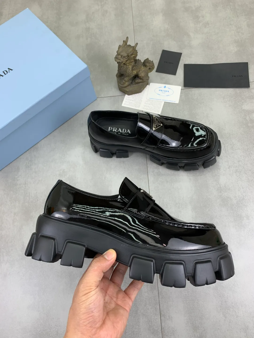 Men's shoes 💰P500 new style 💰 💎💎💎Water-dyed cow lining Original quality PRADA —🆘.Prada Original purchase agent, high-end business leather shoes, fabric: Made of Italian imported open-edge beaded cowhide material ➕Water-dyed cow lining/cowhide lining➕Specially available original outsole, fine workmanship, real-life photos🎬size: 39-45